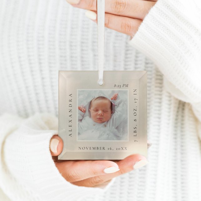 Adorno De Cristal Nombre mínimo del bebé y estadísticas de nacimient (Minimal Baby Name & Birth Stats Photo Keepsake Glass Ornament)