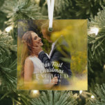 Adorno De Cristal Nuestra primera foto de pareja de navidad comprome<br><div class="desc">Un elegante y moda adorno de vidrio con un guión único de época. El año y los nombres son personalizables . Este adorno recién casado tiene una foto de un par que se puede cambiar con tu propia foto. Agarra este ornamento y haz que esta ocasión sea capturada para siempre....</div>