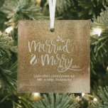 Adorno De Cristal Nuestra primera Navidad, casada con el oro de los<br><div class="desc">Los ornamentos que tienden a inventar nuestro árbol son los que están personalizados. Cambie el color de fondo y personalizar este adorno para recordar su primera Navidad como Sr. y Sra. durante años. *el fondo dorado es una impresión</div>