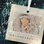 Adorno De Cristal Nuestra primera Navidad como abuelos Moda moderna<br><div class="desc">El diseño está compuesto por una tipografía moderna de moda con fuentes sans serif y serif. Añadir una foto personalizado del bebé y del año.</div>