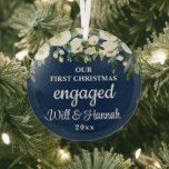 Adorno De Cristal Nuestra primera pareja de navidad comprometida<br><div class="desc">Nuestro primer ornamento navideño comprometido, Navidades de nuevos apellidos personalizados, cambio de hogar cálido regalo para ellos, mantener a las parejas de amigos presentes de amigos, primer aniversario personalizado árbol de navidad, novia romántica se muda, vivir juntos el segundo tercer año, personalizado casa de departamentos el tercer año, él su...</div>