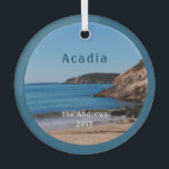 Adorno De Cristal Parque nacional de Sand Beach Acadia<br><div class="desc">Ornamento de vidrio del Parque Nacional Sand Beach Acadia. La primera parada del Acadia National Park Loop es Sand Beach. Personalice esta hermosa imagen de alta resolución con su nombre familiar y el año que visitó.</div>