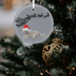 Adorno De Cristal Perro blanco con Sombrero Santa | Sleigh y Reindee<br><div class="desc">Un adorno navideño personalizado es una gran manera de celebrar a tu mascota en los Navidades. Un dibujo de un sombrero de Santa Claus rojo y blanco se coloca en una foto de un pequeño perro blanco esponjoso. Una silueta de trineo y reno de Santa que vuela por el cielo...</div>