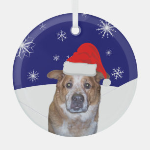 Adorno De Cristal Perro jengibre en Santa Hat con colinas nevadas