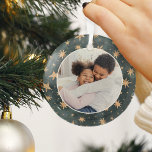 Adorno De Cristal Personalizado fotográfico de la familia Winter Sta<br><div class="desc">Un adorno de fotos de Navidades dulces mostrando una foto favorita en una disposición redonda,  sobre un fondo acuático de color verde cazador salpicado de estrellas doradas.</div>