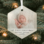 Adorno De Cristal Primer Navidad del bebé, fotografía moderna mínima<br><div class="desc">Celebre las simples alegrías de su nuevo miembro de la familia con un elegante ornamento de vidrio en forma de hexágono de fotos personalizados. El diseño neutro de género es adecuado para un niño o chica de recién nacido. La redacción y la imagen de esta plantilla son fáciles de personalizar....</div>
