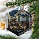 Adorno De Cristal Primera edición de navidad del nuevo hogar Gold Sc<br><div class="desc">Conmemorar su primera Navidad en su nuevo hogar con este hermoso adorno de keepsake moderno. El texto dice "Primera Navidad en nuestro nuevo hogar", con las palabras "nuevo hogar" en elegante escritura de Relieve metalizado de imitación de oro. Reemplace la imagen de ejemplo con una foto de su casa nueva...</div>