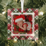 Adorno De Cristal Primera foto para Navidad del bebé<br><div class="desc">Tu foto favorita aparece en un adorno de vidrio cuadrado con fondo de manto rojo, verde y blanco. ¡Personalizado y sube tu propia imagen e información para crear adornos de árboles de Navidad para ti mismo o para regalar como regalo a la familia, amigos, padres y abuelos! MÁS DISEÑOS en...</div>
