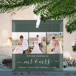 Adorno De Cristal Primera Navidad Mr. y Mrs. 3 Photo Script Green<br><div class="desc">Conmemorar tu primera Navidad como recién casados con este hermoso adorno de keepsake moderno. El texto en blanco dice "Nuestra primera Navidad como, " con las palabras "mr & mrs" en un elegante guión de escritura a mano con flores antes y después. Reemplace las tres imágenes de ejemplo con sus...</div>