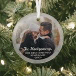 Adorno De Cristal Primera Navidad Sr. y Sra. Photo<br><div class="desc">Nuestra Primera Navidad, sus nombres y su foto favorita en un adorno de vidrio redondo recortado de plata. ¡Cree ornamentos de árbol de Navidad para usted o dé como regalo a la familia, amigos, padres y abuelos! **SUGERENCIA: Sugerimos que recortes tu foto a un cuadrado antes de subir para asegurarte...</div>