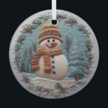 Adorno De Cristal Snowman<br><div class="desc">El efecto bordado hace de este muñeco de nieve un adorno impresionante para tu árbol de Navidad o para un regalo de Navidades. ¡Añade un nombre en la parte delantera que quieres personalizar!</div>