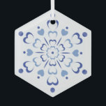 Adorno De Cristal Snowy Heartburst<br><div class="desc">Añade un toque de magia invernal y un encanto sincero a tu vida con nuestro diseño de "Snowy Heartburst"! Esta encantadora obra de arte combina la delicada elegancia de un copo de nieve con la calidez de los corazones entrelazados, creando una impresionante mezcla de amor y belleza helada. Este diseño...</div>