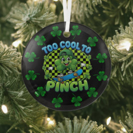 Adorno De Cristal Too Cool to Pinch Skateboard Shamrock St. Patricks