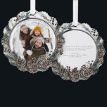 Adorno De Papel Black Winter Pine Merry Christmas Wreath<br><div class="desc">Difunde un poco de alegría navideña e inmortaliza tus preciados momentos familiares con la tarjeta de ornamento de flores Wreath de Black Winter Pine Merry. Puedes usar como etiqueta de regalo, así como un adorno de tarjetas de navidades para tu árbol de navidad de tus seres queridos. Con una corona...</div>