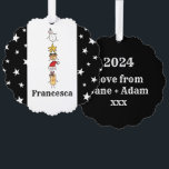 Adorno De Papel Caracteres de Navidades personalizados<br><div class="desc">Esta tarjeta de Navidades personalizada incluye la "tripulación de Navidad". Un grupo de lindos personajes de Navidades pequeños que adoran divertirse y hacer travesuras a los Navidades. El equipo incluye a Snowman,  Star,  Mince Pie,  Present y Santa Hat.</div>