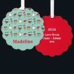Adorno De Papel Caracteres de Navidades personalizados<br><div class="desc">Esta tarjeta de Navidades personalizada incluye la "tripulación de Navidad". Un grupo de lindos personajes de Navidades pequeños que adoran divertirse y hacer travesuras a los Navidades. El equipo incluye a Snowman,  Star,  Mince Pie,  Present y Santa Hat.</div>