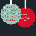 Adorno De Papel Caracteres de Navidades personalizados<br><div class="desc">Esta tarjeta de Navidades personalizada incluye la "tripulación de Navidad". Un grupo de lindos personajes de Navidades pequeños que adoran divertirse y hacer travesuras a los Navidades. El equipo incluye a Snowman,  Star,  Mince Pie,  Present y Santa Hat.</div>