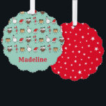 Adorno De Papel Caracteres de Navidades personalizados<br><div class="desc">Esta tarjeta de Navidades personalizada incluye la "tripulación de Navidad". Un grupo de lindos personajes de Navidades pequeños que adoran divertirse y hacer travesuras a los Navidades. El equipo incluye a Snowman,  Star,  Mince Pie,  Present y Santa Hat.</div>