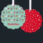 Adorno De Papel Caracteres de Navidades personalizados<br><div class="desc">Esta tarjeta de Navidades personalizada incluye la "tripulación de Navidad". Un grupo de lindos personajes de Navidades pequeños que adoran divertirse y hacer travesuras a los Navidades. El equipo incluye a Snowman,  Star,  Mince Pie,  Present y Santa Hat.</div>
