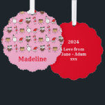 Adorno De Papel Caracteres de Navidades personalizados<br><div class="desc">Esta tarjeta de Navidades personalizada incluye la "tripulación de Navidad". Un grupo de lindos personajes de Navidades pequeños que adoran divertirse y hacer travesuras a los Navidades. El equipo incluye a Snowman,  Star,  Mince Pie,  Present y Santa Hat.</div>