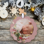 Adorno De Papel El primer obsequio de fotos navideñas del bebé<br><div class="desc">Hermosa Primera Navidad de Bebé envuelta en luces doradas y holly en un fondo rosa de color rosa haciendo un regalo único y mantener todos sus mejores deseos durante la temporada navideña. Personaliza fácilmente con tu nombre y la foto favorita de tu elección.</div>