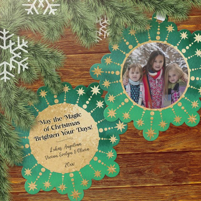 Adorno De Papel Estrellas de Navidades festivos: verde y oro (Christmas Magic Green and Gold Photo Ornament Card)
