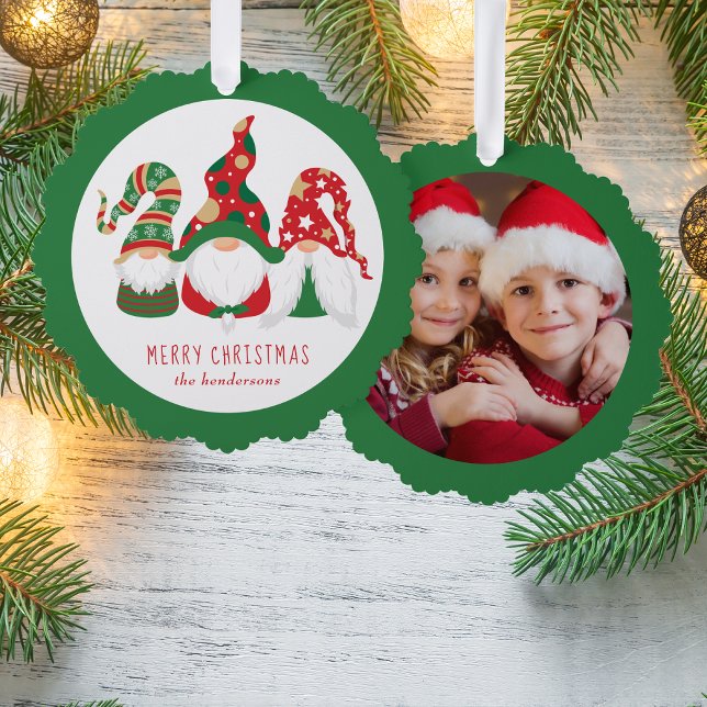 Adorno De Papel Feliz Navidad Gnomes Foto Verde (Share the love and warmth of the holiday season with a photo paper ornament card)