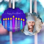 Adorno De Papel Foto azul Hanukkah Menorah Velas modernas Boho<br><div class="desc">"Feliz Hanukkah". Un ilustracion juguetón, moderno y artístico de velas de patrón boho y escritura caligráfica manuscrita te ayuda a inaugurar la festividad de Hanukkah con estilo. Las variadas velas azules de boho con coloridos patrones de Relieve metalizado falsos superponen un rico fondo azul en textura en el frente. Tu...</div>
