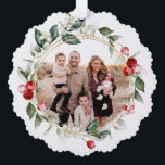 Adorno De Papel Foto de la familia Winter Berry<br><div class="desc">Esta tarjeta de adorno navideño familiar tiene una hermosa acuarela de bayas y follaje que rodea tu foto. En la parte de atrás hay un texto que dice "Deseándote paz y felicidad a estos Navidades. Puedes personalizar con tus nombres y el año.</div>
