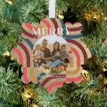 Adorno De Papel Foto de Navidades de oro geométricos maximalistas<br><div class="desc">Esta tarjeta de adorno de papel fotográfico retro,  maximalista,  kitsch y moderno para Navidades de "Feliz Navidad" presenta un fondo de oro falso/falso con patrones geométricos. El reverso presenta un fondo rojo con motivos geométricos. Personalízalo para tus necesidades. Puedes encontrar productos coincidentes en mi tienda.</div>