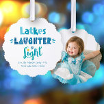 Adorno De Papel Fotografía Hanukkah Latkes Laughter Light Typograp<br><div class="desc">"Lágrimas, risas y luz". Siente el calor y la alegría de la temporada de vacaciones mientras inicia el festival de las luces con esta juguetona tarjeta adornada de papel de sake. En el frente, una tipografía artesanal divertida y caprichosa, con un azul polvoriento, turquesa y verde azulado, se impone sobre...</div>