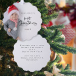 Adorno De Papel Guión de superposición de la foto del primer bebé<br><div class="desc">Ornamento de guión de superposición de foto de Navidad de Baby First. La primera Navidad de su bebé es muy especial, y este práctico ornamento y tarjeta todo en uno, tiene una foto de su nueva llegada, nombre y año, con Primera Navidad en un elegante guión, y su mensaje y...</div>