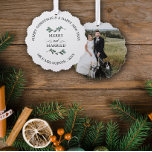 Adorno De Papel Hermosa foto de Mistletoe Merry Casada con Navidad<br><div class="desc">Hermoso adorno de fotos de Navidades de Merry & Married celebrando tu primera Navidad como una pareja casada personalizada con foto,  apellido y el año con una rama de bonito mistletoe. Feliz Navidad adorno de fotos con temática de mistletoe personalizado con una foto boda.</div>