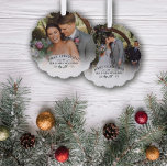 Adorno De Papel Hermosa Mistletoe Primera Navidad Mr & Mrs Photo<br><div class="desc">Ornamento de fotos celebrando su primera Navidad como Sr. y Sra. personalizada con foto,  apellido y el año con una rama de bonito. Primer ornamento de fotos de Navidad personalizado con fotos de bodas. Primera Navidad como adorno de fotos casadas con una rama de bonito.</div>
