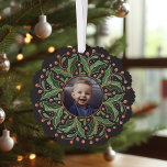 Adorno De Papel Holly Leaves y Berries Round Photo<br><div class="desc">Los ornamentos de tarjetas de navidades están finalmente aquí; crea un kesake con fotos y texto para enviar por correo a tus seres queridos</div>