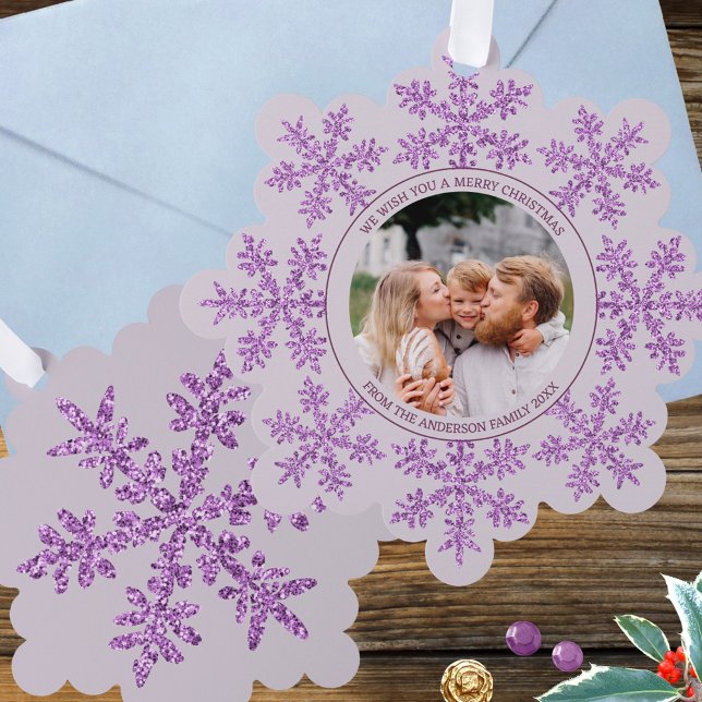 Adorno De Papel Navidades de fotografía familiares de Snowflake Pu (These ornament Christmas cards in purple with snowflakes & your photo & text are easy to personalize)