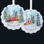 Adorno De Papel Navidades de la familia Vintage Red Truck Snowman<br><div class="desc">Una hermosa y acogedora escena de invierno con un camión rojo vintge cargado de regalos y un árbol de Navidad que te trae Feliz Navidad. En la espalda,  una familia de hombres de nieve envía los saludos a tus amigos.</div>