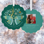 Adorno De Papel Navidades de la pareja de renos de los verdes esca<br><div class="desc">Perfecto para una pareja, esta tarjeta presenta un diseño de inspiración escandinava de dos cabezas de ciervo con elementos decorativos naturales como copos de nieve, flores y ramas de oro blanco y falso metálico. Personalice el texto y añada su foto en la parte posterior para una tarjeta de Navidad verdaderamente...</div>