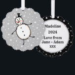 Adorno De Papel Navidades de Snowman personalizados<br><div class="desc">Esta tarjeta de Navidades personalizada incluye el personaje Snowman de la tripulación de Navidades.</div>