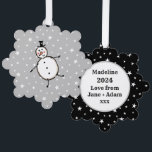 Adorno De Papel Navidades de Snowman personalizados<br><div class="desc">Esta tarjeta de Navidades personalizada incluye el personaje Snowman de la tripulación de Navidades.</div>