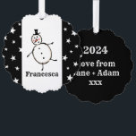 Adorno De Papel Navidades de Snowman personalizados<br><div class="desc">Esta tarjeta de Navidades personalizada incluye el personaje Snowman de la tripulación de Navidades.</div>