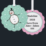 Adorno De Papel Navidades de Snowman personalizados<br><div class="desc">Esta tarjeta de Navidades personalizada incluye el personaje Snowman de la tripulación de Navidades.</div>