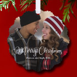 Adorno De Papel Navidades modernos Elegant White Script Photo Gift<br><div class="desc">Elegante foto de Feliz Navidad adornada con hermosa tipografía cursiva blanca sobre tu pareja o fotografía familiar. Este moderno regalo fotográfico de vacaciones cuenta con un magnífico guión y tu nombre en blanco sobre la imagen completa de la sangre. Personaliza con una segunda foto en la parte de atrás.</div>