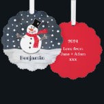 Adorno De Papel Navidades personalizados Snowman<br><div class="desc">Esta escena de nieve de Navidades de nieve está impresa de un collage diseñado por Helen McCartney Designs.</div>