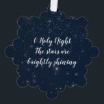 Adorno De Papel O Navidades de la noche sagrada cantan letras en S<br><div class="desc">Esta tarjeta de adorno de Navidad incluye la letra "O Holy Night las estrellas están brillando" en un tipo de letra de escritura blanca sobre un fondo de brillantes estrellas brillantes en un cielo nocturno.</div>