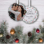 Adorno De Papel Pastel String Ilustra A Los Primeros Navidades Com<br><div class="desc">Primera Navidad como Mr. & Mrs. adornado con luces de cuerda pastel en rojo,  rosa,  menta y amarillo con un guión virgen y giratorio al otro lado personalizado con el año.</div>