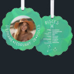 Adorno De Papel Pisces Zodiac Astrología Personalizado de foto<br><div class="desc">Personaliza este adorno de tarjeta zodiac colgante con una foto, fecha de nacimiento y nombre. Un diseño de cumpleaños personalizado con el signo zodiaco - Pisces - más rasgos de personalidad, información y constelación. El diseño principal de todos los detalles del Zodiac es una combinación mística de color verde claro...</div>