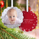 Adorno De Papel Primer bebé guión de los abuelos de copos de nieve<br><div class="desc">"Mi primera Navidad". Una divertida imagen de copos de nieve blancos y tipografía manuscrita con nombre y año personalizados, superponiendo la foto de tu elección, te ayuda a iniciar Navidades y Año Nuevo. En la parte trasera, copos de nieve blancos adicionales y tipografía escrita a mano con "orgullosa nana y...</div>