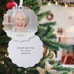 Adorno De Papel Primer nombre de Navidad jubilado Año Foto superpu<br><div class="desc">Primera edición de Navidad Retirada Foto Nombre de superposición Año Ornamento de guión. Tus primeros Navidades casados son muy especiales, y este práctico adorno y tarjeta todo en uno, tiene tu foto y Primera Navidad en un guión informal junto con tu nombre y año, y tus saludos en la parte...</div>