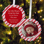 Adorno De Papel Primera foto de navidad del bebé, nueva menta de l<br><div class="desc">Los padres nuevos pueden conmemorar la primera Navidad de su bebé milagroso con esta dulce foto adornada con una clásica franja de menta de menta roja y blanca dibujada a mano que incluye una foto en un lado y tu texto en la espalda.</div>